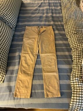 Mountain Khakis Men's Khaki Chinos - Tan